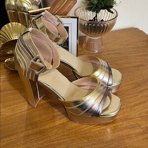 Unique Vintage Metallic Gold Peep Toe Platform Heels